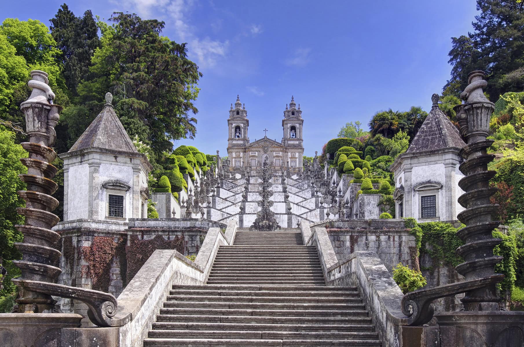 iStock_000025395641_Full_Braga_Portugal_Low